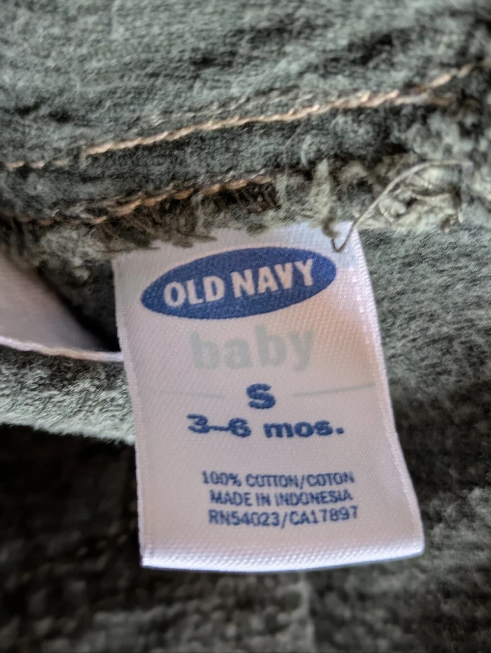 Old Navy excellent snap